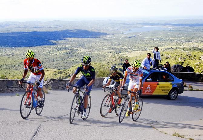 The leading group with Diaz and Quintana