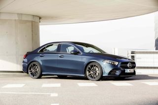 Mercedes-AMG A 35 4MATIC Limousine, denimblau;Kraftstoffverbrauch kombiniert 7,3-7,2 l/100 km; CO2-Emissionen kombiniert 167-164 g/km*Mercedes-AMG A 35 4MATIC Saloon, denim blue;Combined fuel