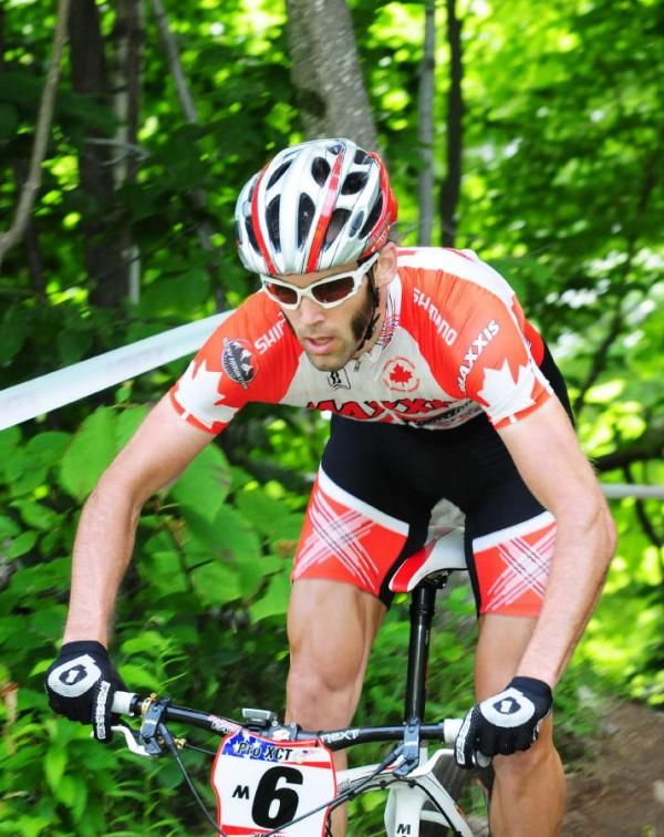 Geoff Kabush (Team Maxxis-Rocky Mountain) leading on the first major descent
