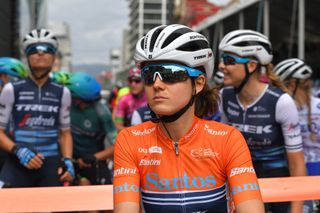 Ruth Edwards (née Winder) wearing the overall leader's jersey at the 2020 Tour Down Under