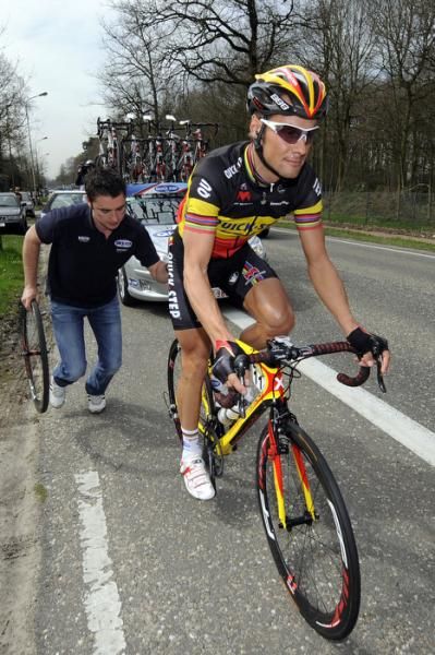 Tom Boonen (Quick Step) receives a push from a mechanic after getting a new wheel.