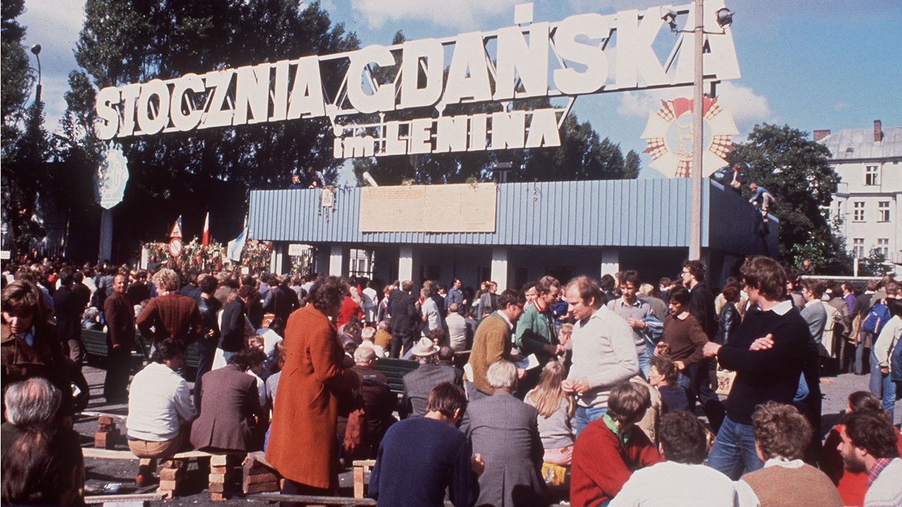 People outside the gates of the Lenin Shipyard in Gdansk © AFP via Getty Images