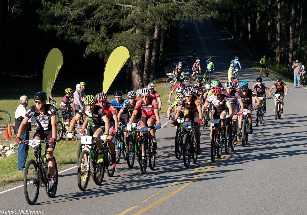 Alex Meucci leads the pro men out onto the starting loop.