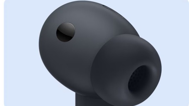 Samsung Galaxy Buds 3 FE black wireless earbuds close-up shot