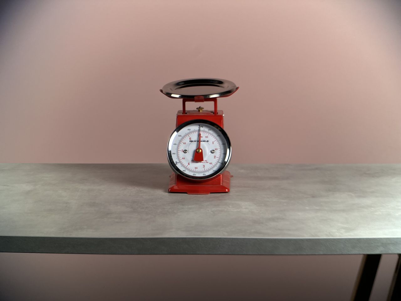 A photo of a red old fashioned analog scale shot on the Freewell 6x lens