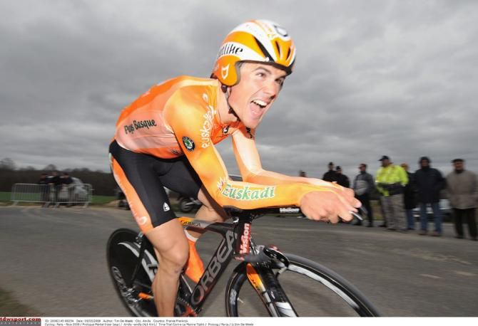 Samuel Sanchez in full time trial mode for Euskaltel