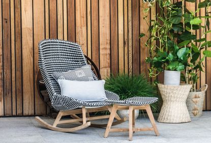 Exterior store rocking chairs