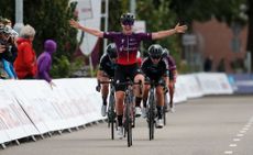 Lonneke Uneken (SDWorx) wins a crashed marred stage 3 of the 2021 Simac Ladies Tour