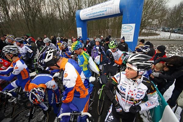 The elite men await the start in Heerlen.