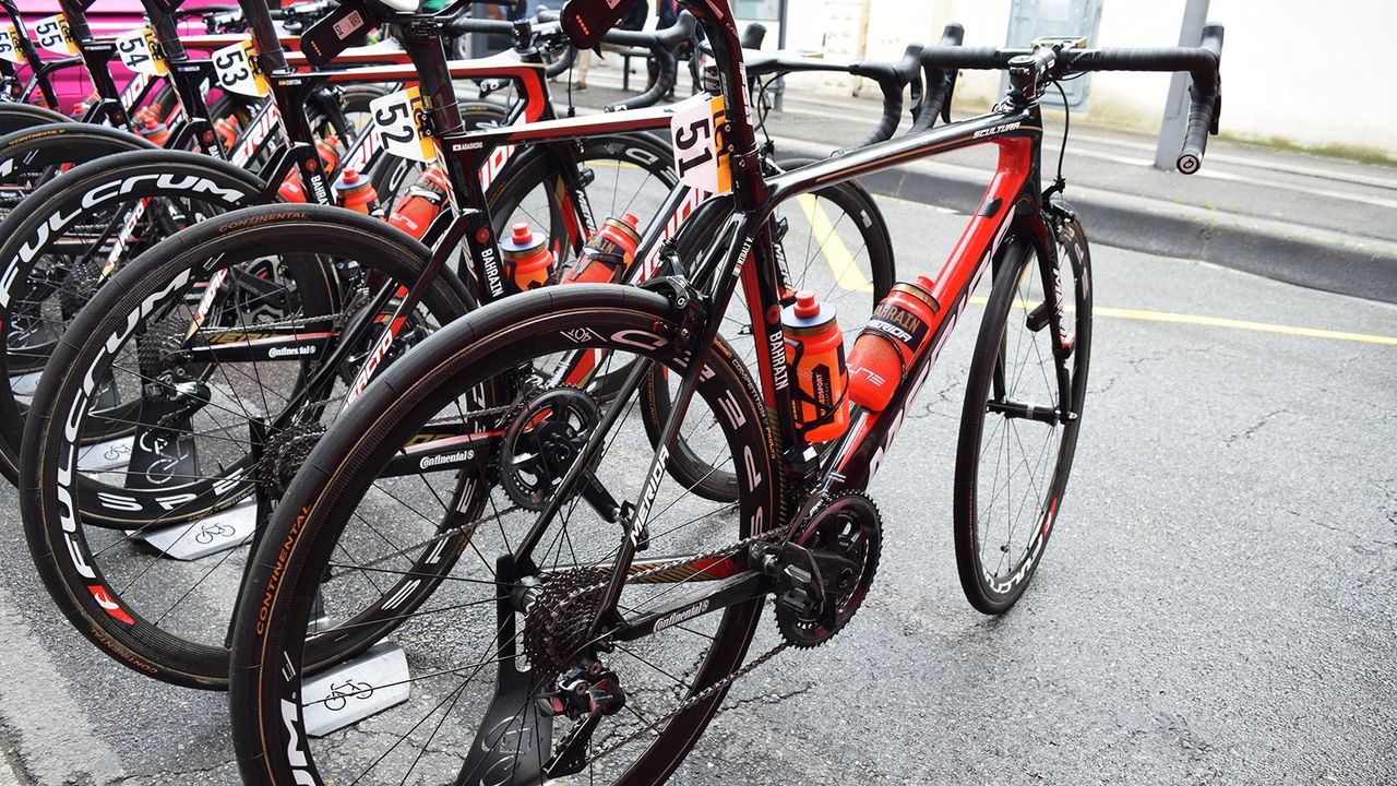 Vincenzo Nibali is racing on his favoured Merida Scultura while the majority of his Bahrain-Merida teammates used the Reacto for the early stages of the race