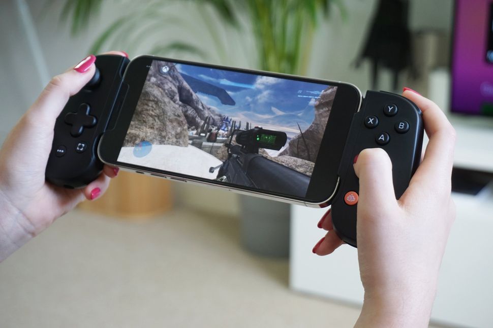 Backbone One review: The best iPhone controller for Xbox Cloud Gaming ...