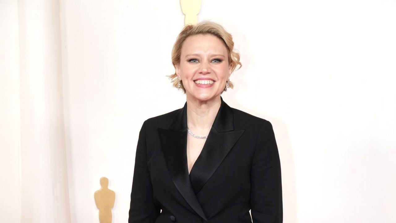 kate mckinnon on a white background