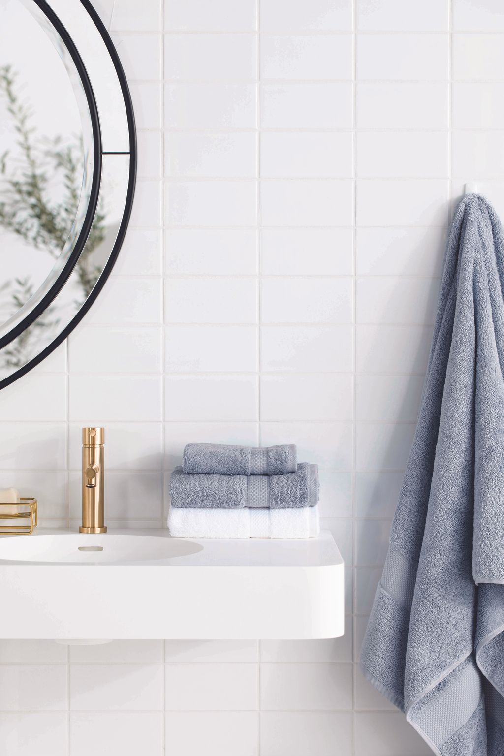 Bath towel colors to avoid experts agree on these 5 shades Livingetc
