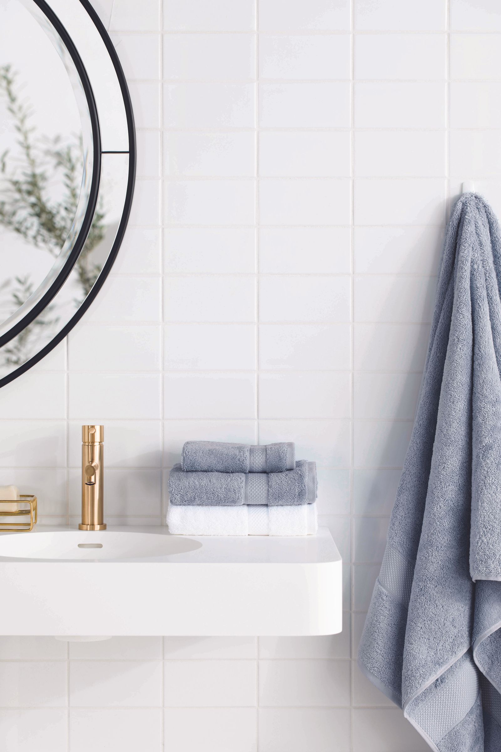 Bath towel colors to avoid experts agree on these 5 shades Livingetc