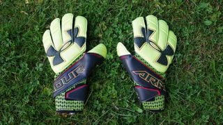 under-armour-desafio-premier-goalkeeper-gloves
