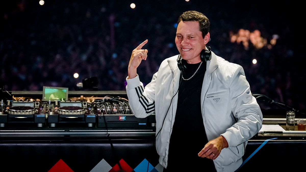 Tiësto takes a sonic sledgehammer to The White Lotus theme with his