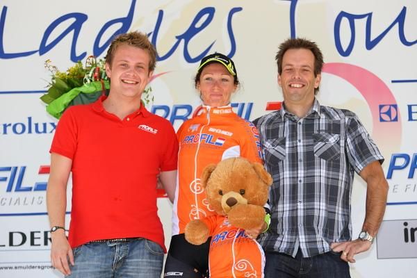 Martine Bras (Gauss Rdz Ormu) is getting used to the orange leader's jersey.