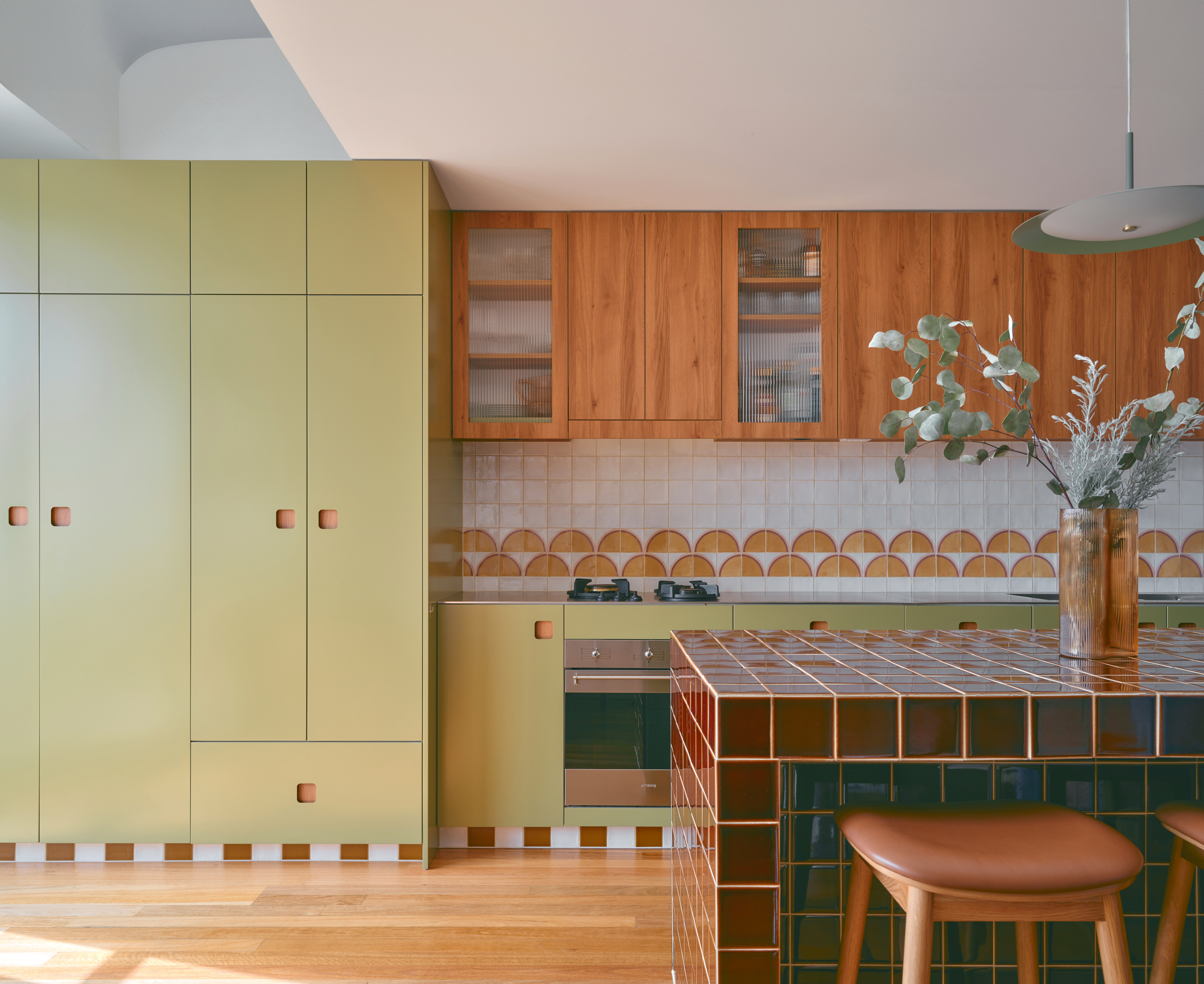 Lime green kitchen with terracotta tiled island and terracotta and white checkerboard kickback