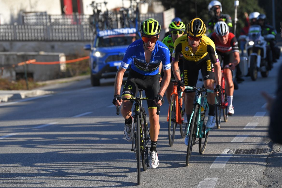 Yates puts on the pace at the front of the peloton