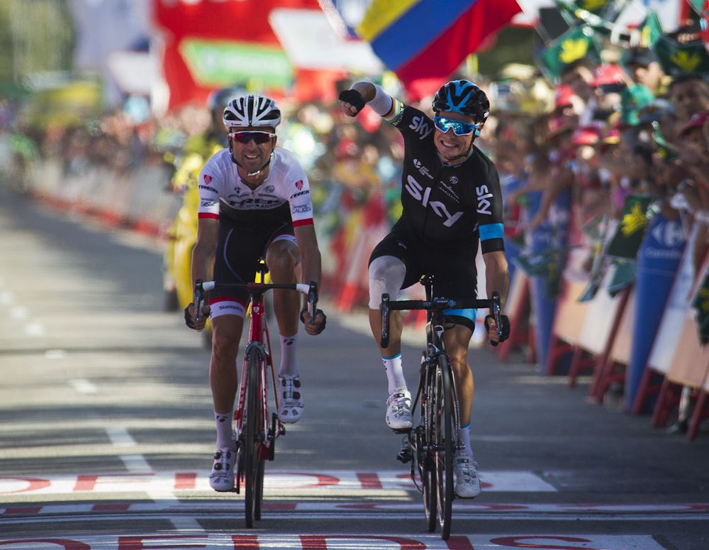 Nicolas Roche (Team Sky) beats Haimar Zubeldia (Trek) for the stage 18 win.