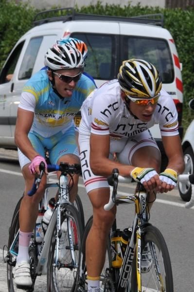 Yevgeniv Sladkov suffers on the wheel of Saramontins.