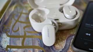 Hvide Bose QuietComfort Earbuds