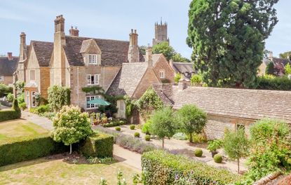 Country house for sale with Norton Rickett