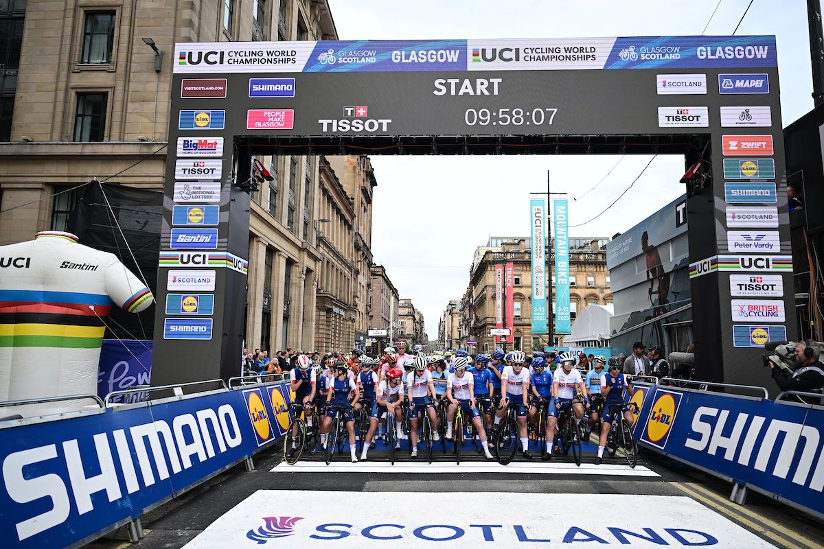 The Junior women line-up for the start