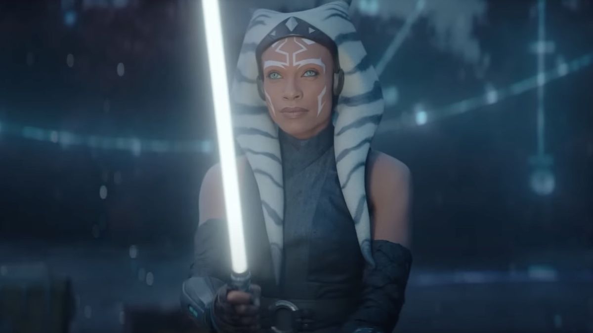 Rosario Dawson&#039;s Ahsoka Tano holding white lightsaber