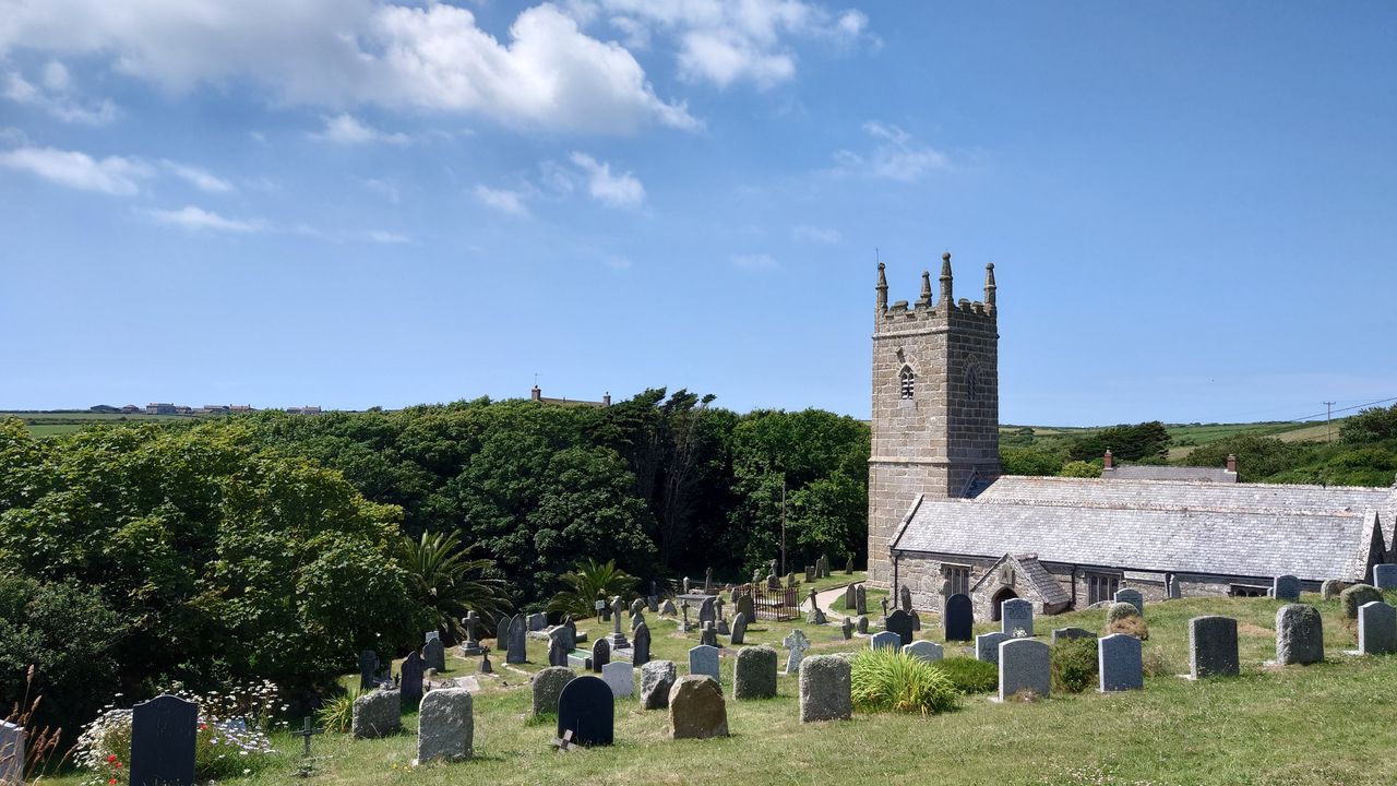 Sony Xperia 1 IV sample shot of a church