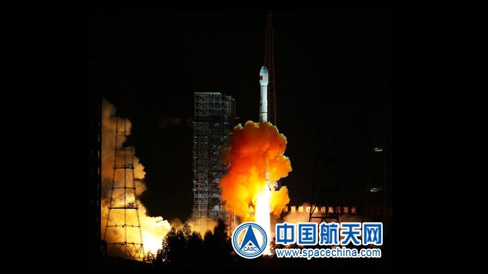 Roket Long March 3C meluncurkan Chang'e 5 T1, misi bulan tanpa awak pulang-pergi pertama China, dari Pusat Peluncuran Satelit Xichang pada Oktober 2014.