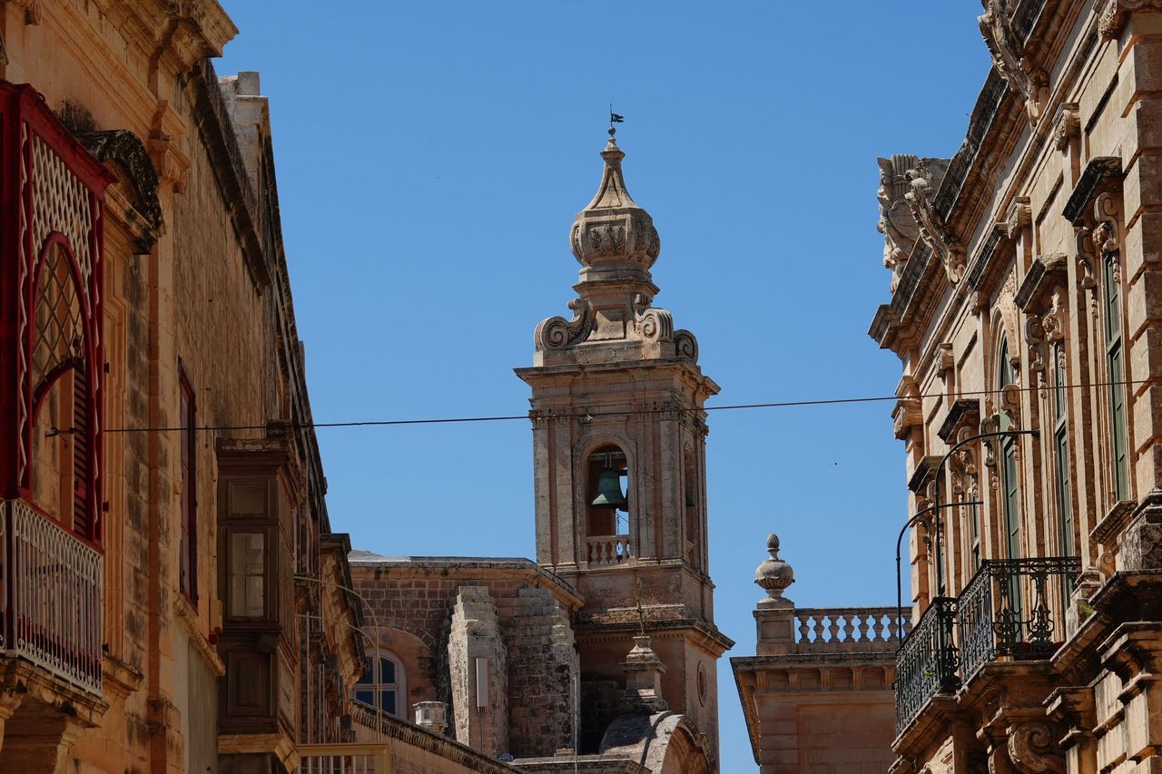 Sony RX10 V bridge camera sample gallery, a tower in an old town