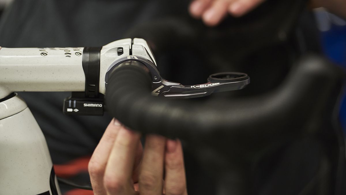 Swift's handlebars are paired with a K-Edge out-front computer mount