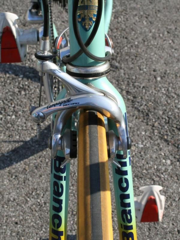 Pantani's bike is fitted with dual-pivot Campagnolo brakes both front and rear, in contrast to newer versions that use a lighter single-pivot rear caliper.