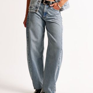 Mid Rise Barrel Jean