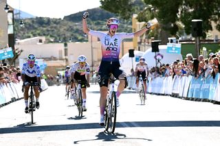 Cl&aacute;sica de Almer&iacute;a: Federica Venturelli sprints to victory on her professional racing debut