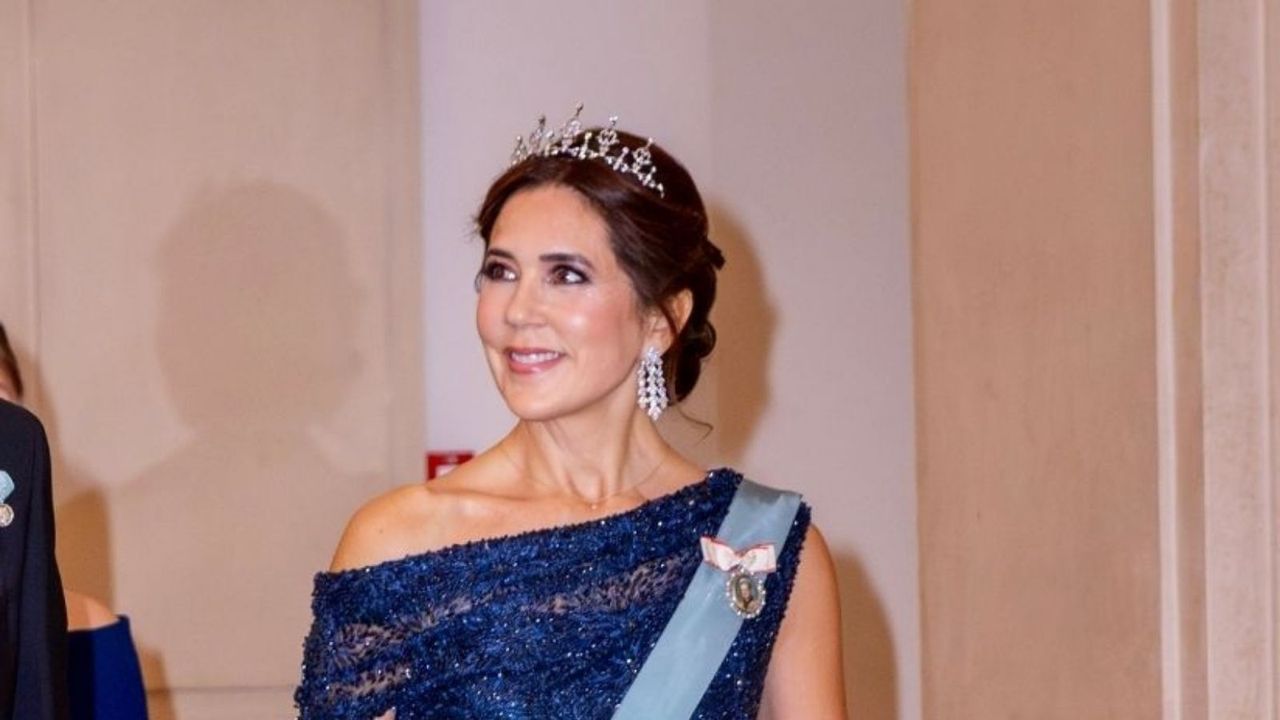 Crown Princess Mary&#039;s midnight blue gown