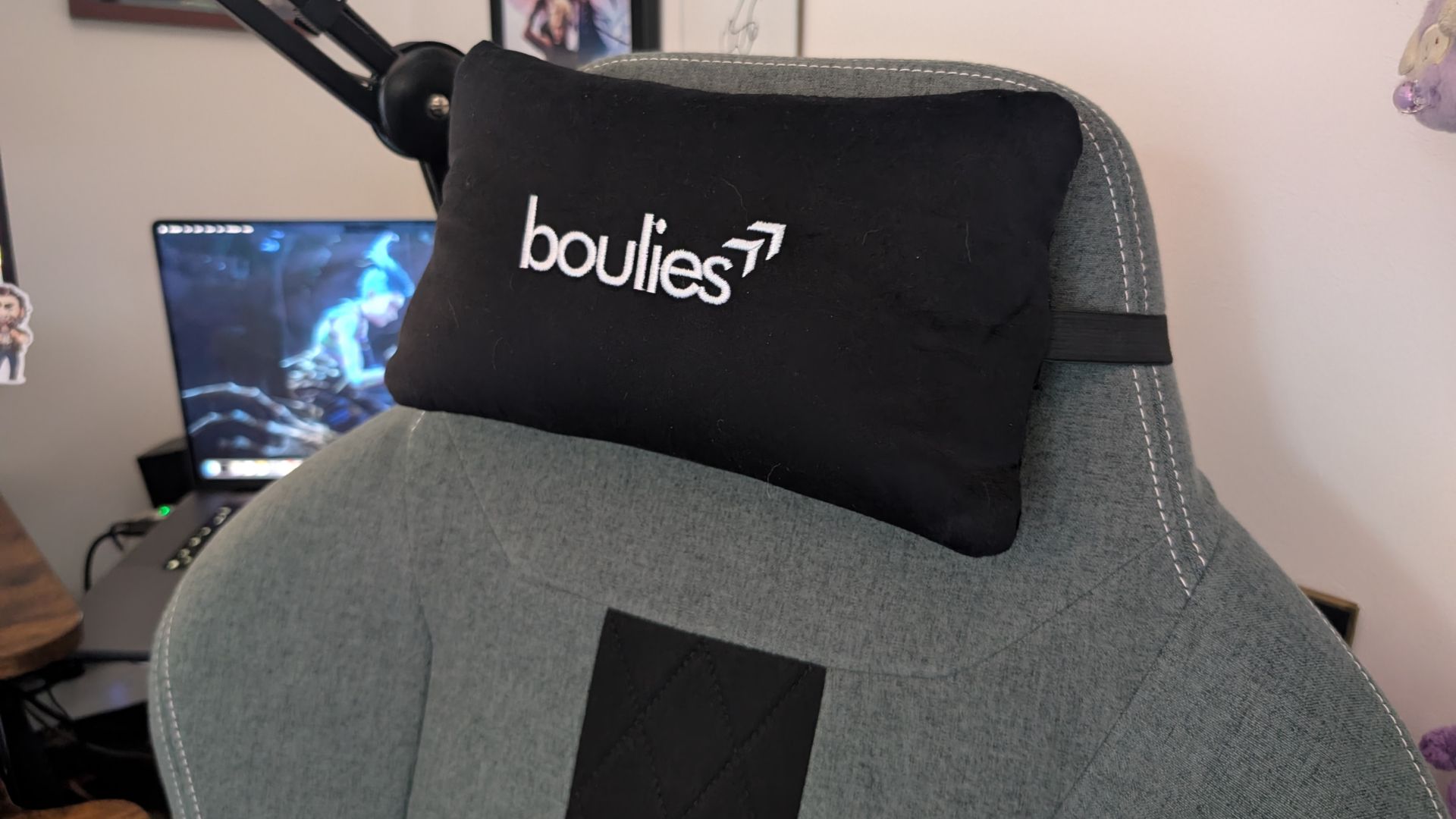 The headrest and neck pillow on the Boulies Master Rex