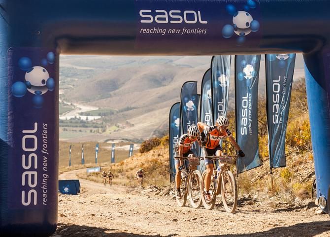 Ariane Kleinhans (front) and Annika Langvad (rear) winning the hot spot