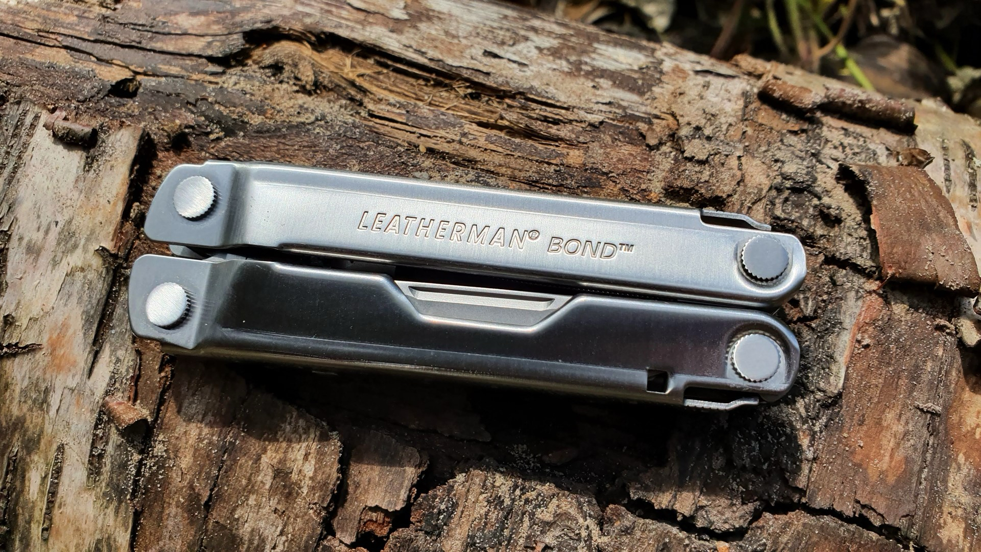Leatherman Bond on a log