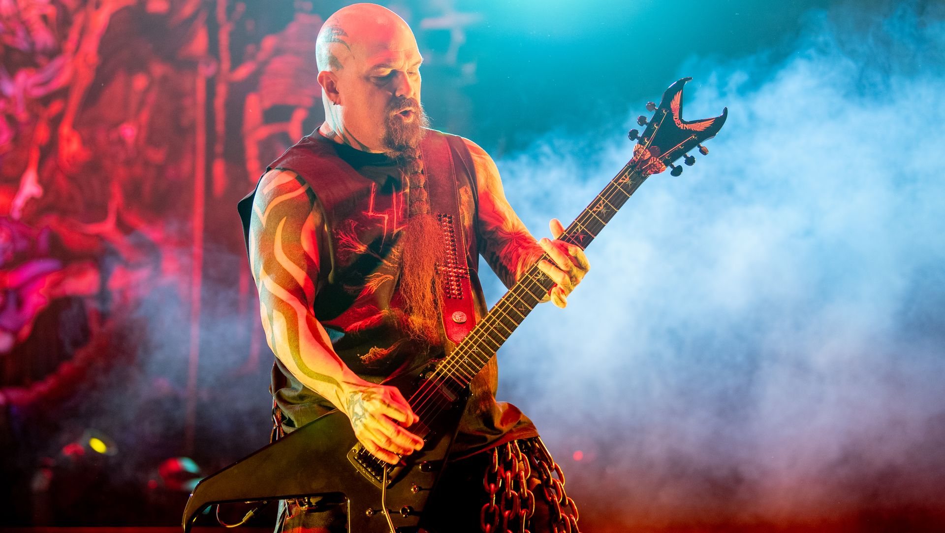 Kerry king новый альбом. Гитара Kerry King. Dean Kerry King. Dean Kerry King v. Подписная гитара Керри Кинга Dean.