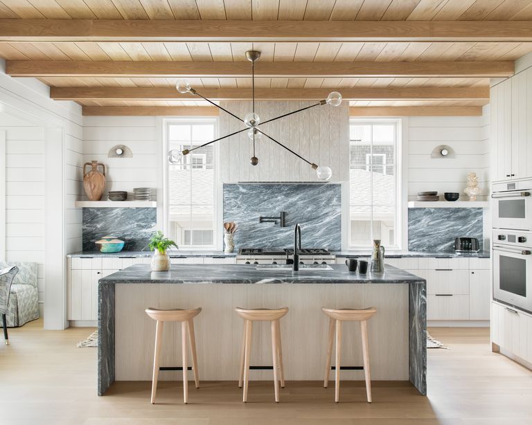 White kitchen backsplash ideas: 10 stylish neutral backdrops