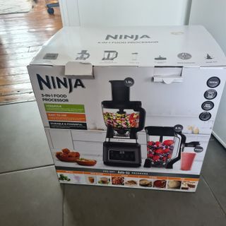 The box of the Ninja Professional Plus