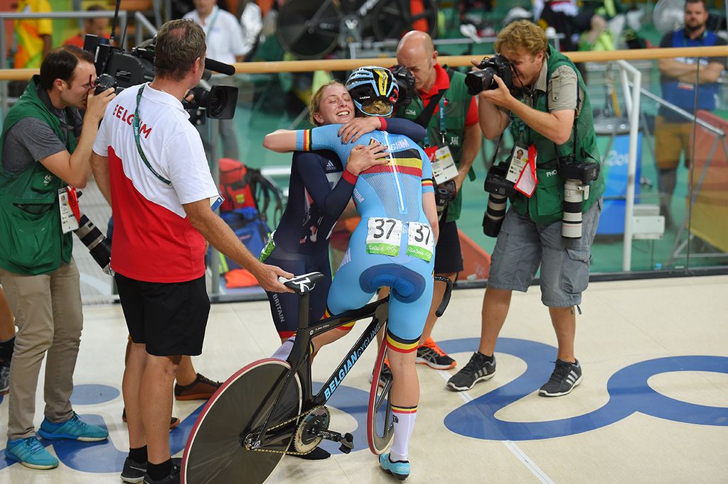 Laura Trott (Great Britain) embraces Jolien D'hoore (Belgium)