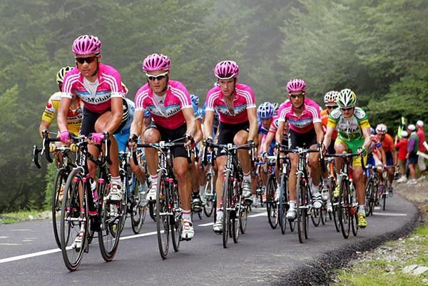 T-Mobile leads the chase bunch up the Col du Soudet.