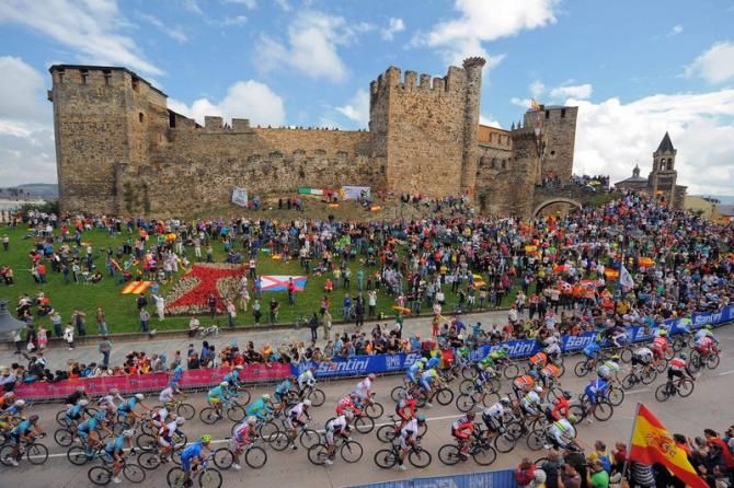 The Ponferrada castle was a popular spot for fans