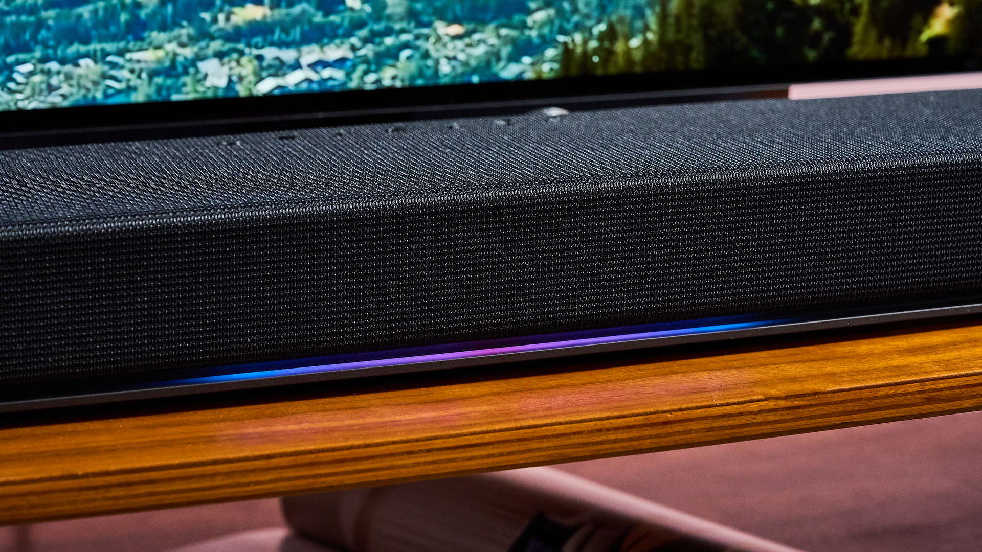 Purple light on LG Sound Suite H7 soundbar