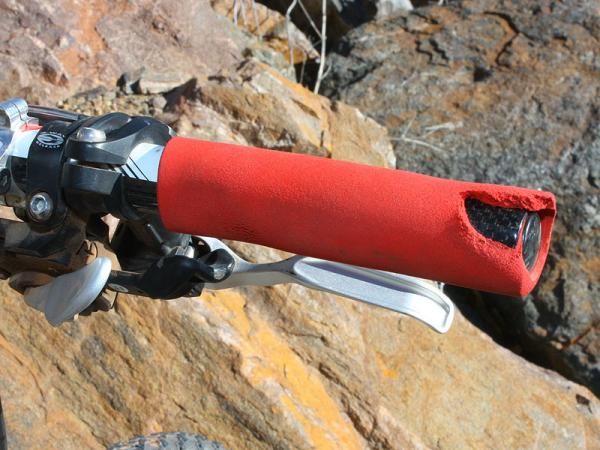 Magelky's battle-scarred ESI silicone foam rubber grips are very well used: check out the indentation on the left-hand side from his thumb!