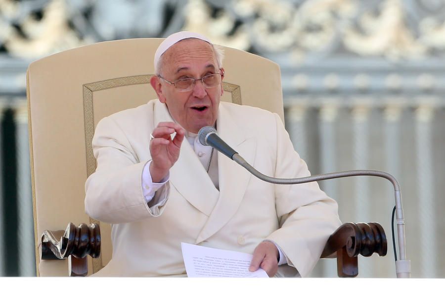 Pope Francis won&amp;#039;t join Facebook because of profane comments