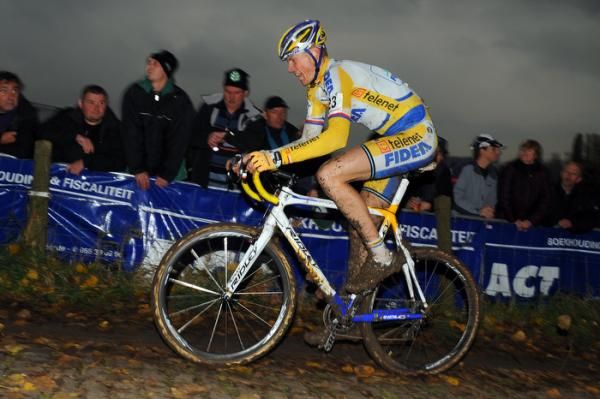 Petr Dlask (Telenet - Fidea) tackles the Koppenberg.